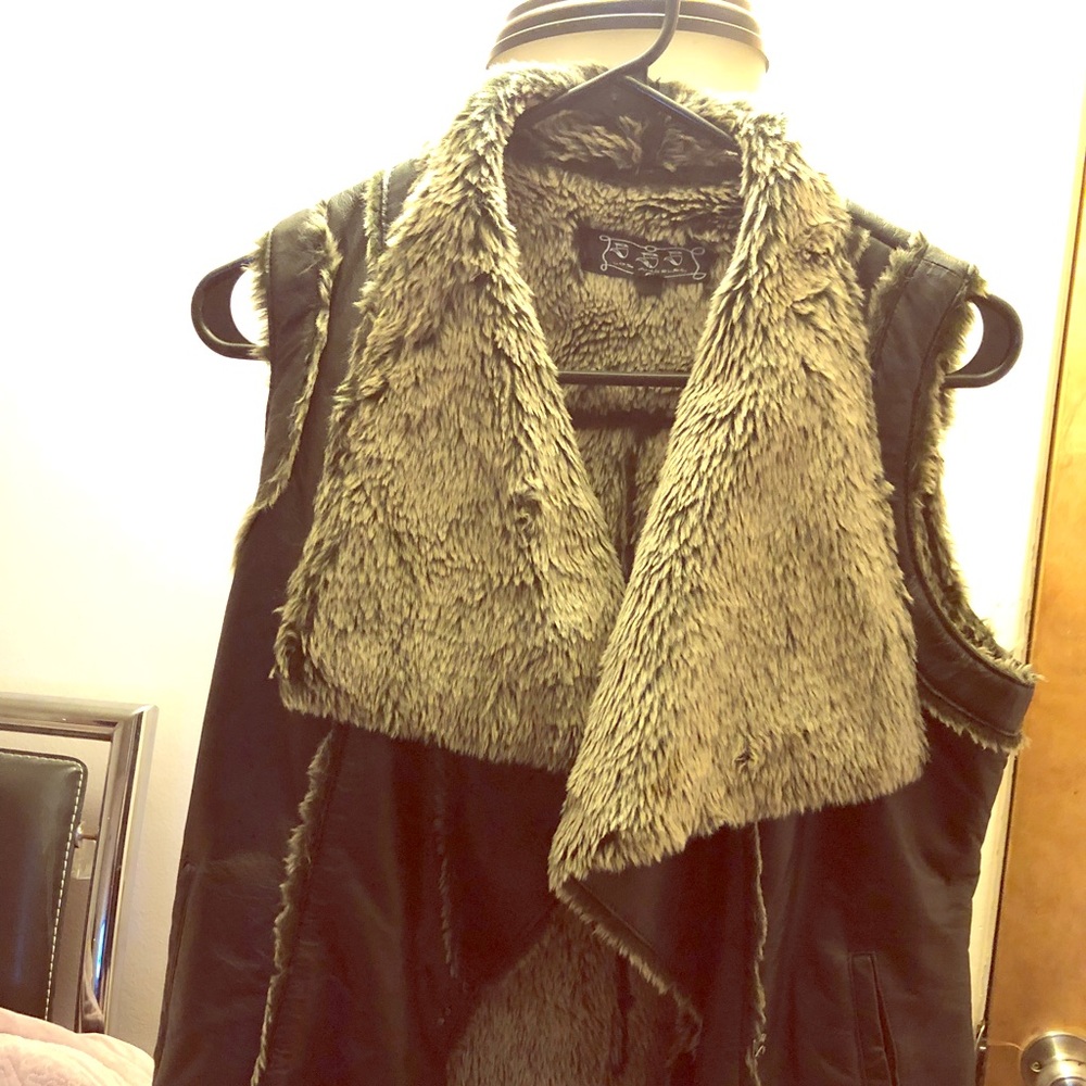 Leather fur vest/ brand: Los Angeles